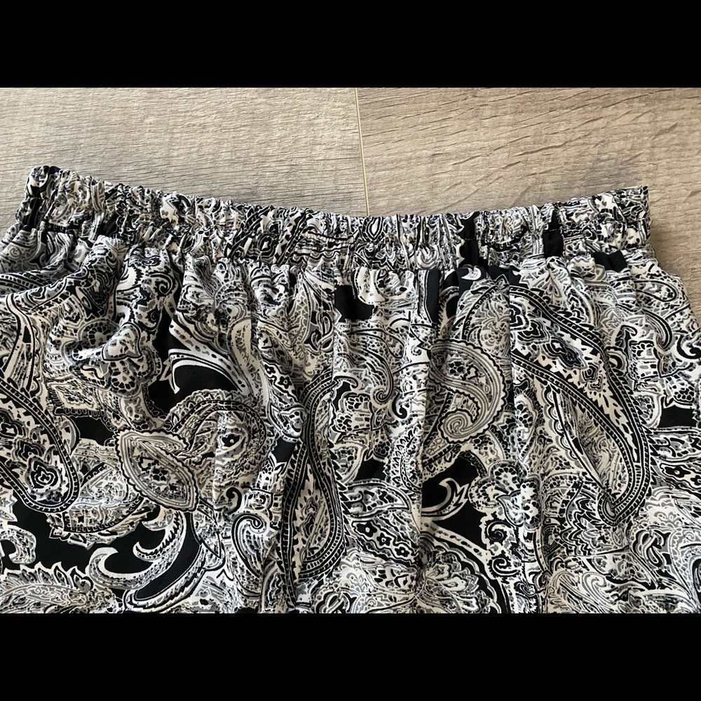 Elan Size Medium Polyester Split Front Legs Elast… - image 3